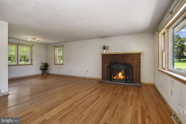 54 W LOCUST ST, Oxford, PA 19363