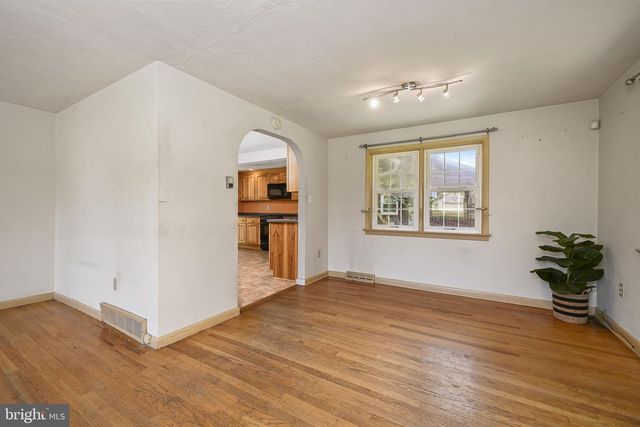 54 W LOCUST ST, Oxford, PA 19363