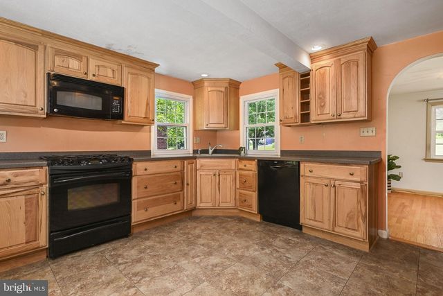 54 W LOCUST ST, Oxford, PA 19363