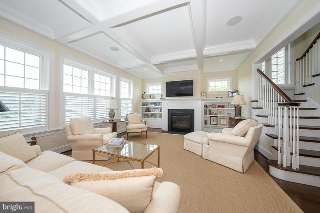 153 CHAPEL HILL CIR, Paoli, PA 19301