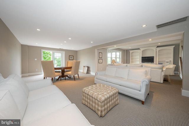 153 CHAPEL HILL CIR, Paoli, PA 19301