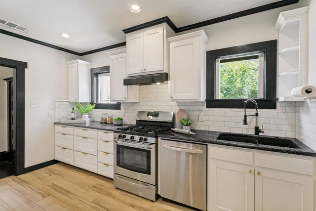 1821 College Avenue, Fort Worth, TX 76110