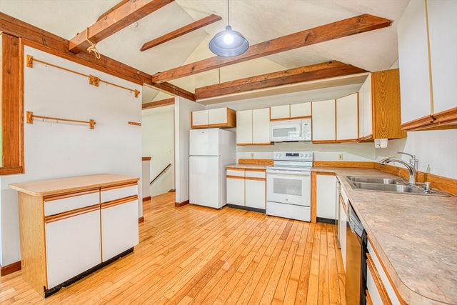 6 Daniel Dr, Middleboro, MA 02346