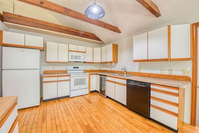 6 Daniel Dr, Middleboro, MA 02346