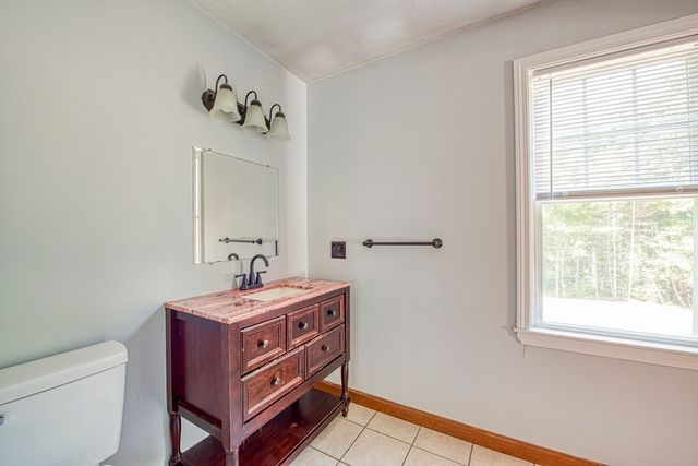 6 Daniel Dr, Middleboro, MA 02346