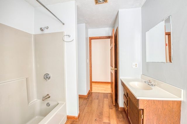 6 Daniel Dr, Middleboro, MA 02346