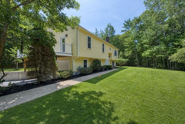 6 Daniel Dr, Middleboro, MA 02346