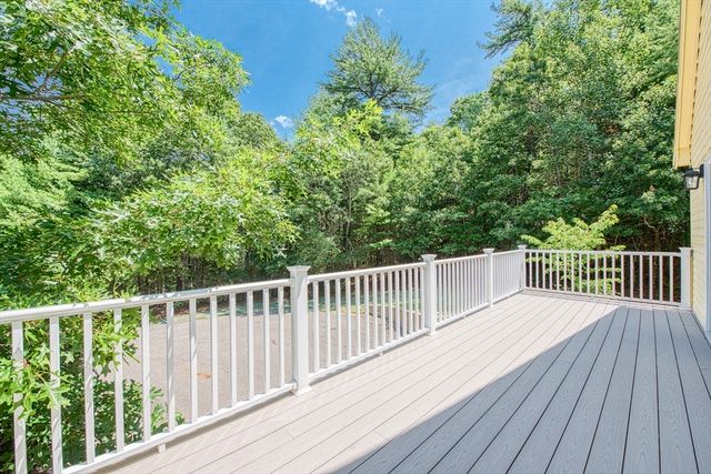 6 Daniel Dr, Middleboro, MA 02346