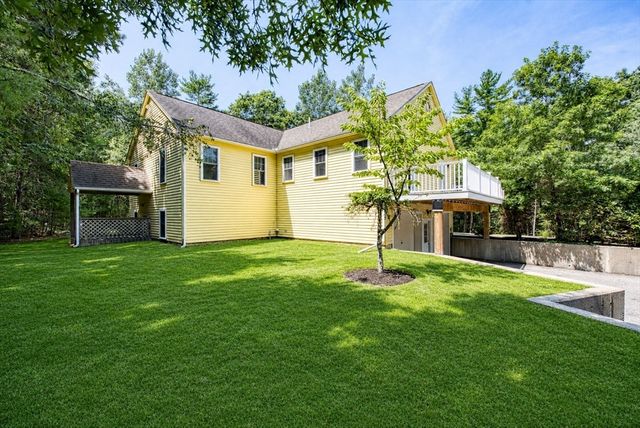 6 Daniel Dr, Middleboro, MA 02346