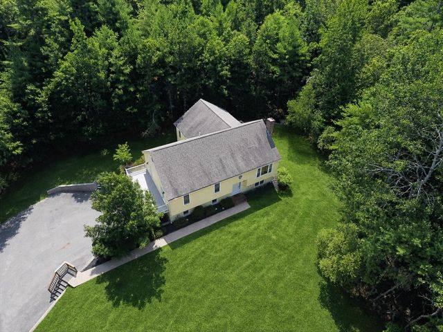 6 Daniel Dr, Middleboro, MA 02346