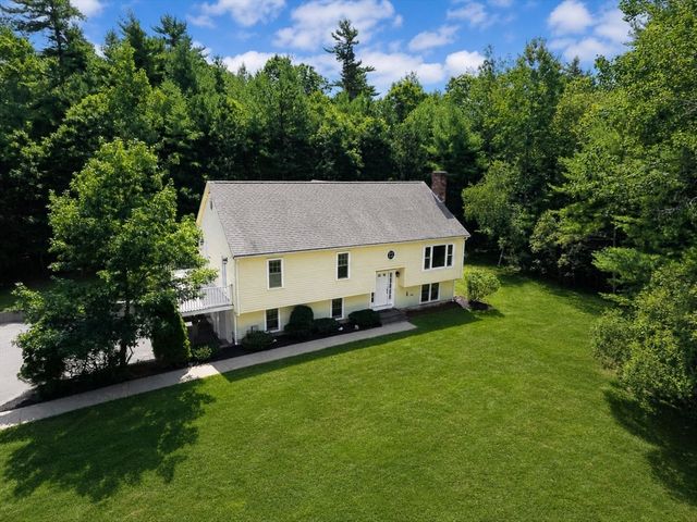 6 Daniel Dr, Middleboro, MA 02346