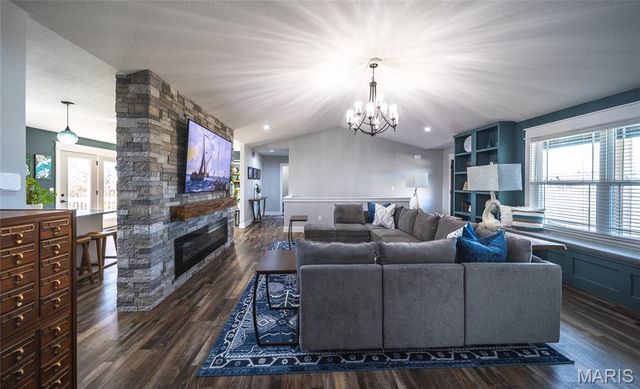 136 La Vista Drive, Waynesville, MO 65583