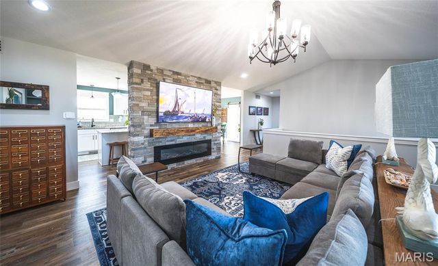 136 La Vista Drive, Waynesville, MO 65583