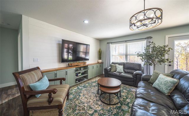 136 La Vista Drive, Waynesville, MO 65583