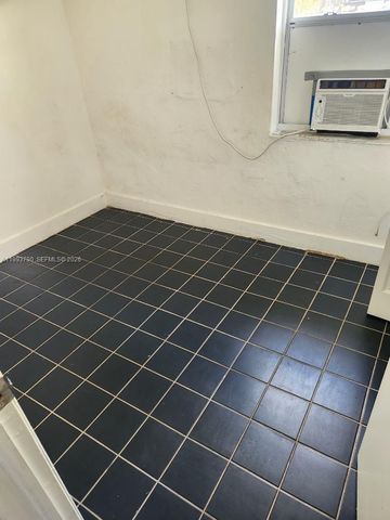 10 NW 28th Way, Fort Lauderdale, FL 33311