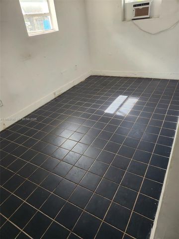 10 NW 28th Way, Fort Lauderdale, FL 33311