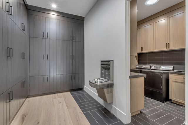 10939 S VIA ENCANTADA WAY, South Jordan, UT 84095