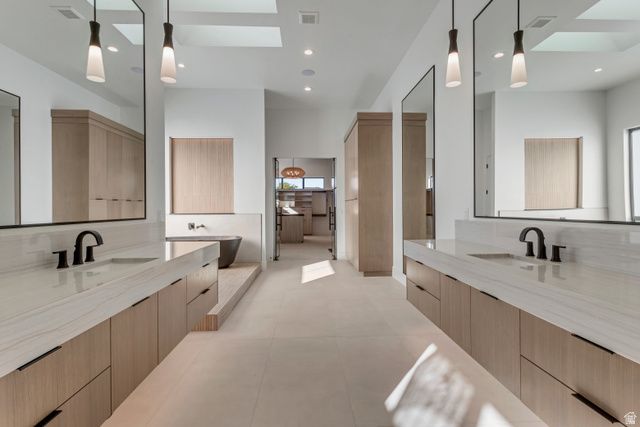 10939 S VIA ENCANTADA WAY, South Jordan, UT 84095