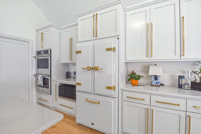 W274S3754 Legend Clubs COURT, Waukesha, WI 53189