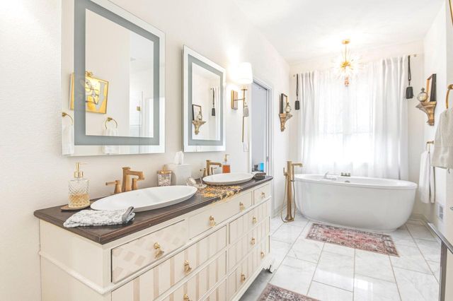 W274S3754 Legend Clubs COURT, Waukesha, WI 53189