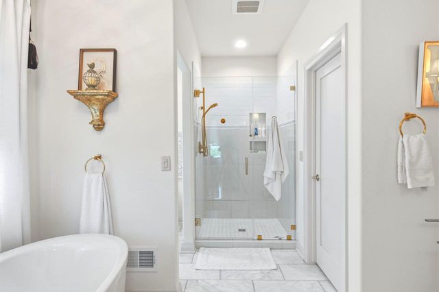 W274S3754 Legend Clubs COURT, Waukesha, WI 53189