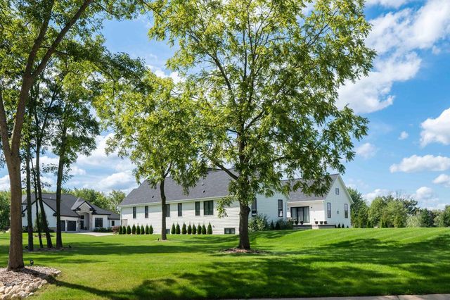 W274S3754 Legend Clubs COURT, Waukesha, WI 53189