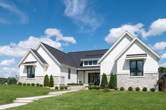W274S3754 Legend Clubs COURT, Waukesha, WI 53189