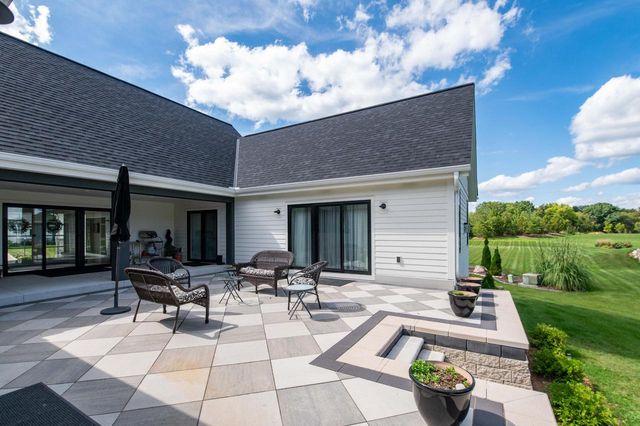 W274S3754 Legend Clubs COURT, Waukesha, WI 53189