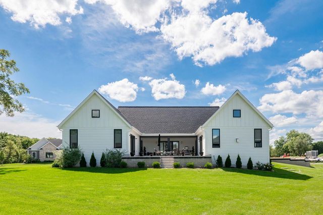 W274S3754 Legend Clubs COURT, Waukesha, WI 53189