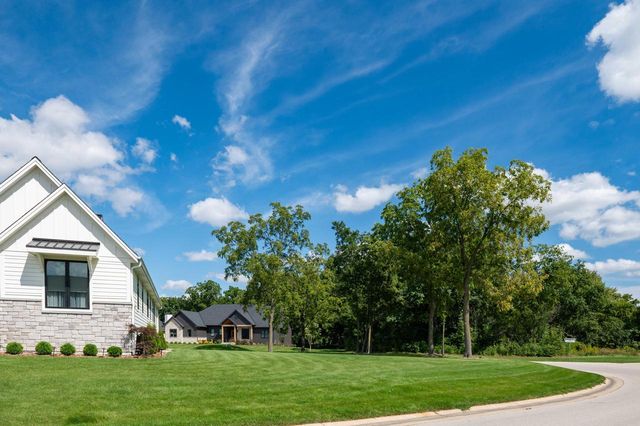 W274S3754 Legend Clubs COURT, Waukesha, WI 53189