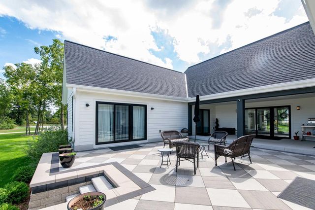 W274S3754 Legend Clubs COURT, Waukesha, WI 53189