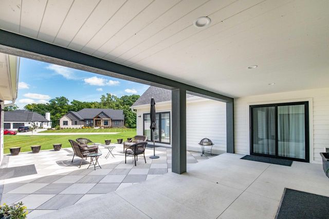 W274S3754 Legend Clubs COURT, Waukesha, WI 53189