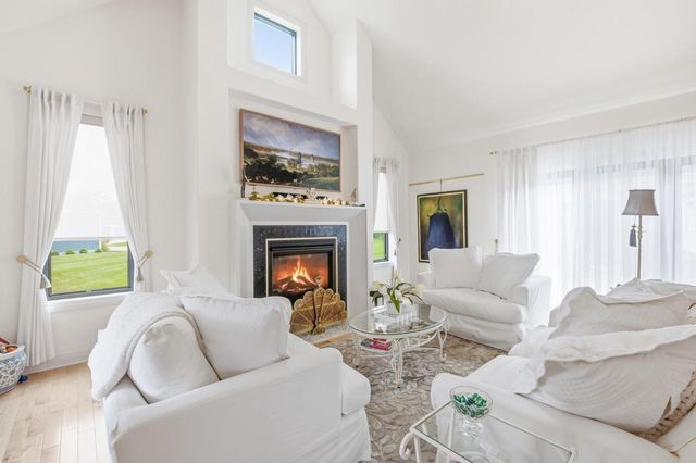 W274S3754 Legend Clubs COURT, Waukesha, WI 53189