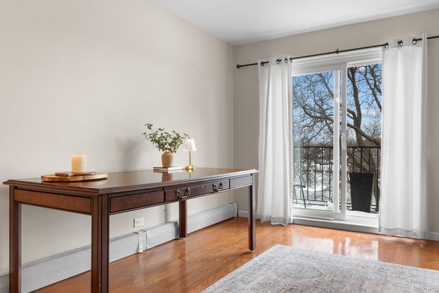 1001 N Mill Street 302, Naperville, IL 60563