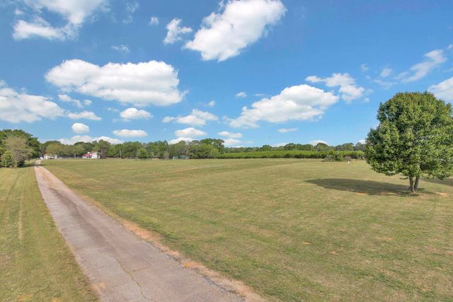 959 Turkey Farm Road, Chesnee, SC 29323
