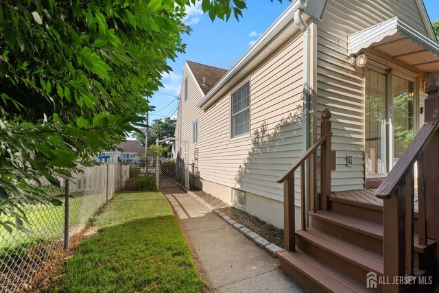 117 Madison Drive, South Plainfield, NJ 07080