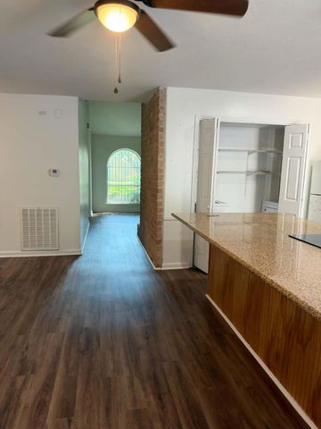 10952 Bexley Drive 952, Houston, TX 77099