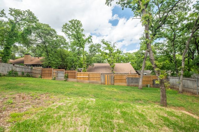 2822 Ridgewood Drive, Grapevine, TX 76051