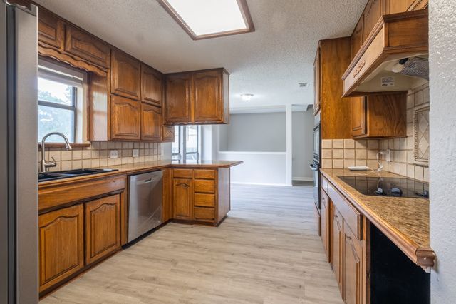 2822 Ridgewood Drive, Grapevine, TX 76051