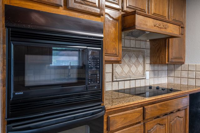 2822 Ridgewood Drive, Grapevine, TX 76051