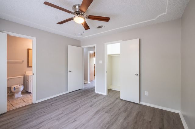 2822 Ridgewood Drive, Grapevine, TX 76051