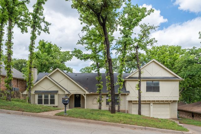 2822 Ridgewood Drive, Grapevine, TX 76051