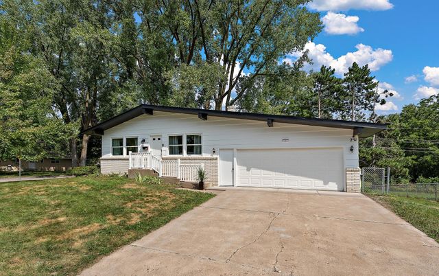 231 Birchwood Drive N, Stillwater, MN 55082