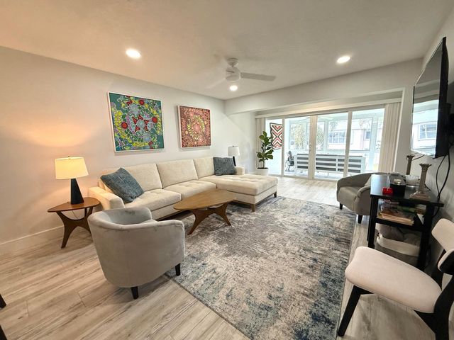 1360 NW 19th Terrace 202, Delray Beach, FL 33445