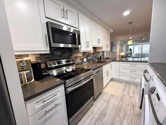 1360 NW 19th Terrace 202, Delray Beach, FL 33445