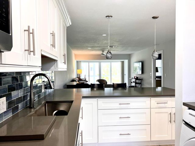 1360 NW 19th Terrace 202, Delray Beach, FL 33445