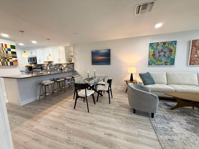 1360 NW 19th Terrace 202, Delray Beach, FL 33445