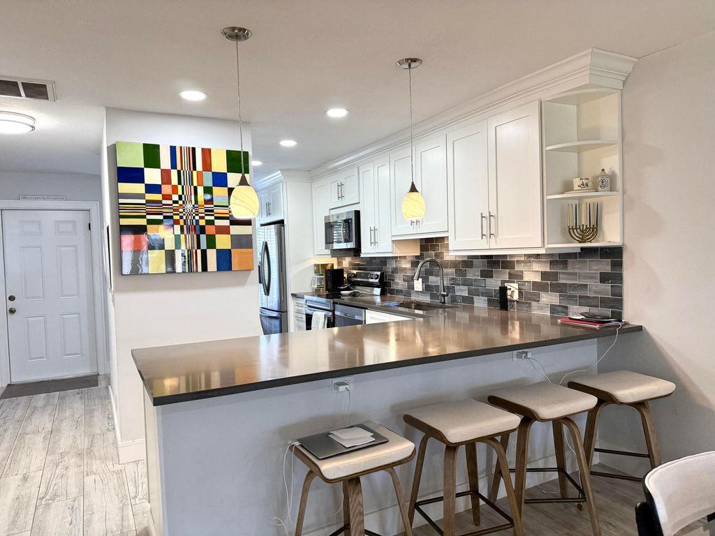 1360 NW 19th Terrace 202, Delray Beach, FL 33445