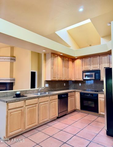 7240 N DREAMY DRAW Drive 114, Phoenix, AZ 85020