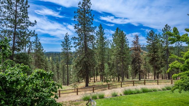 2020 E Pine Hill Ln, Spokane, WA 99224